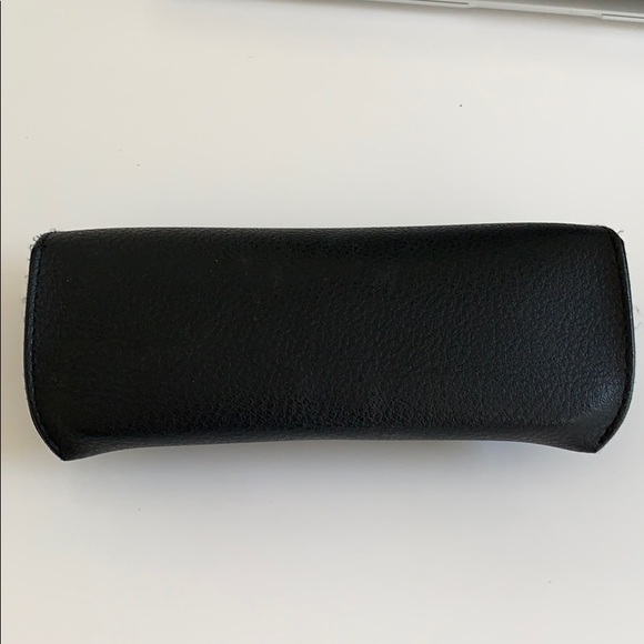 Black ray ban sunglasses with case and cloth - Picture 2 of 10